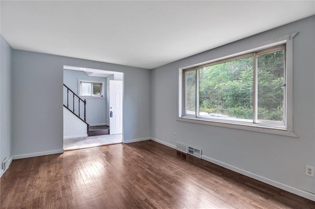 3058 Universal Road Pittsburgh, PA 15235 - Photo 4 of 21 Gallery Image 4