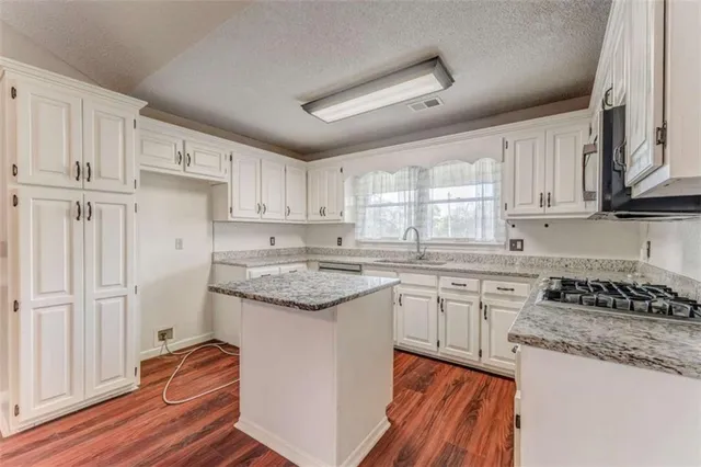 a view of a house with backyard and a tree