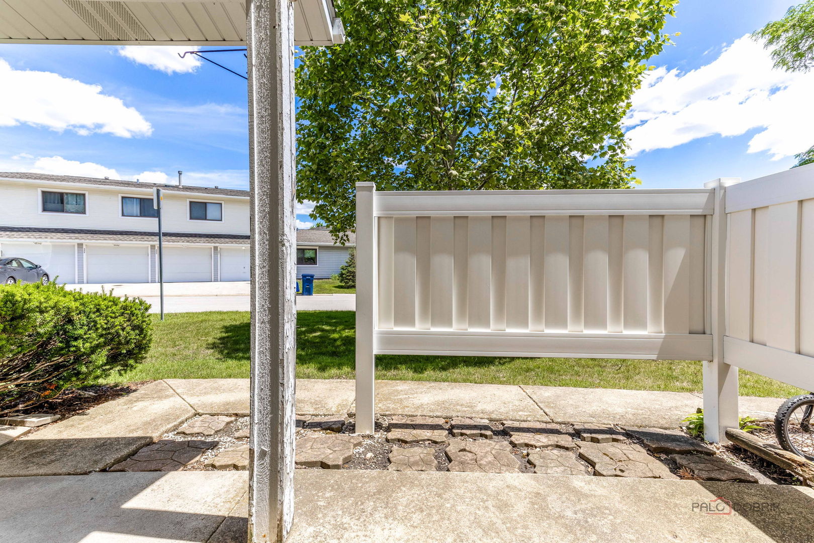 325 Bayview Point Schaumburg, IL 60194 - Photo 4 of 20