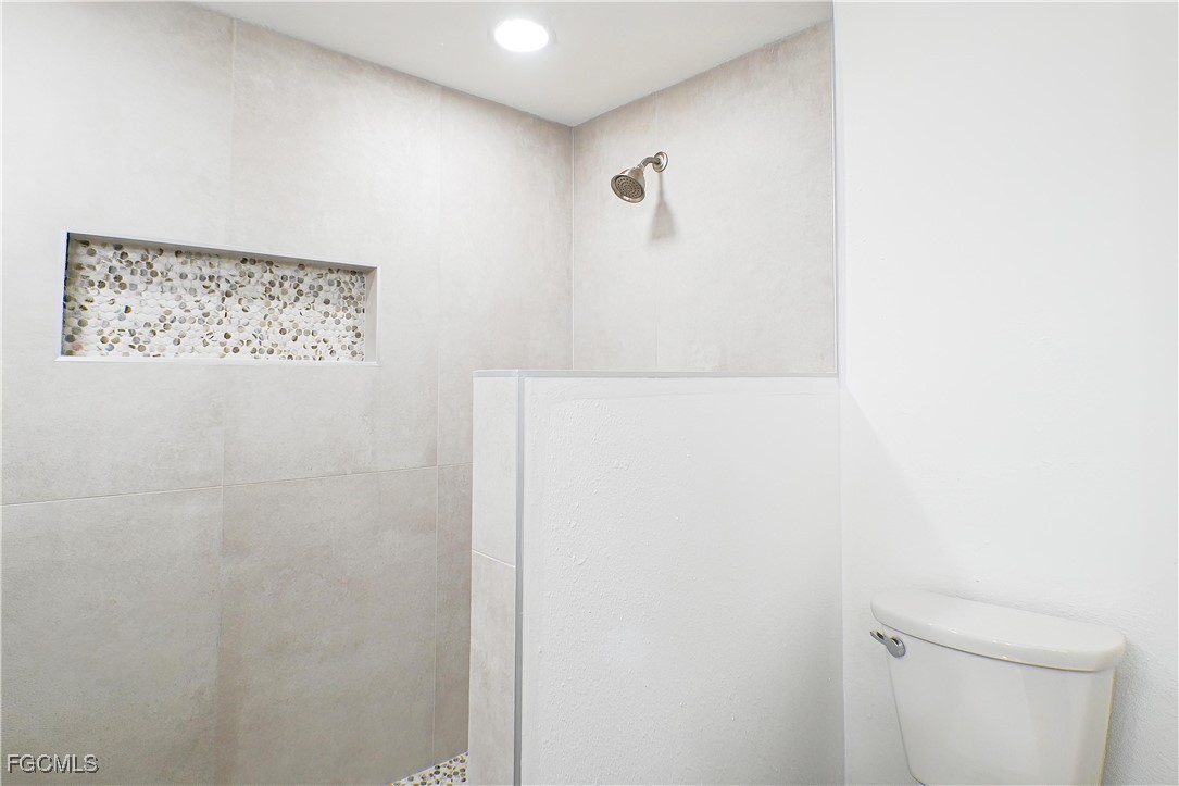 950 Moody Road, Unit 108 North Fort Myers, FL 33903 - Photo 10 of 21 a view of a hallway