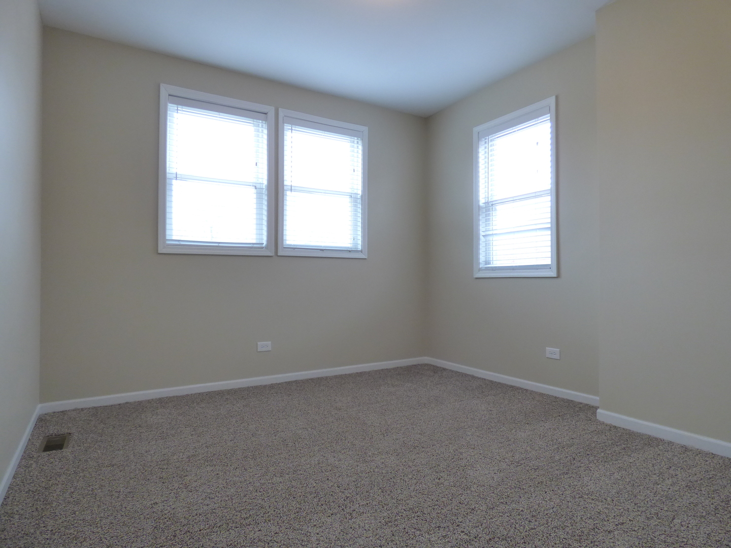 4818 North Hamlin Avenue Chicago, IL 60625 - Photo 13 of 22