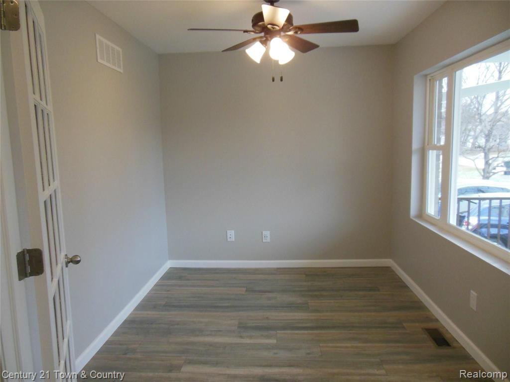 3298 Harrison Avenue Rochester Hills, MI 48307 - Photo 4 of 30