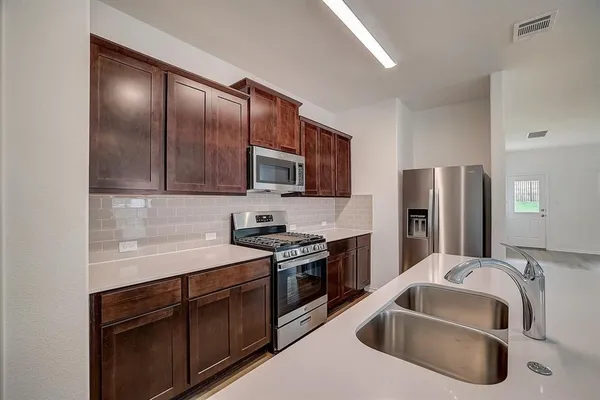 $2,650 | 8008 Copper Prairie Bend, Lago Vista, TX 78645