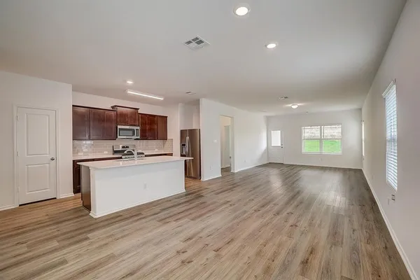 $2,650 | 8008 Copper Prairie Bend, Lago Vista, TX 78645