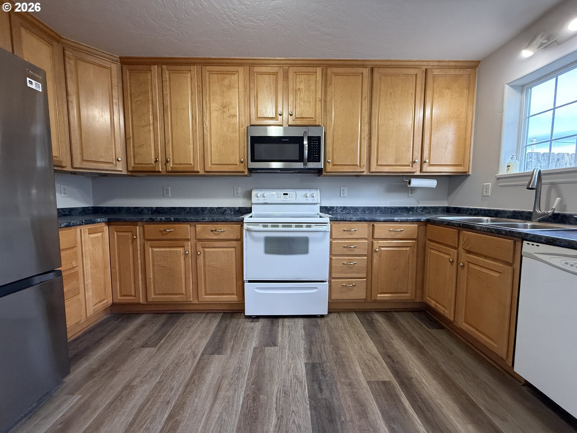 714 Pioneer Road, Unit 4B Brookings, OR 97415 - Photo 4 of 40