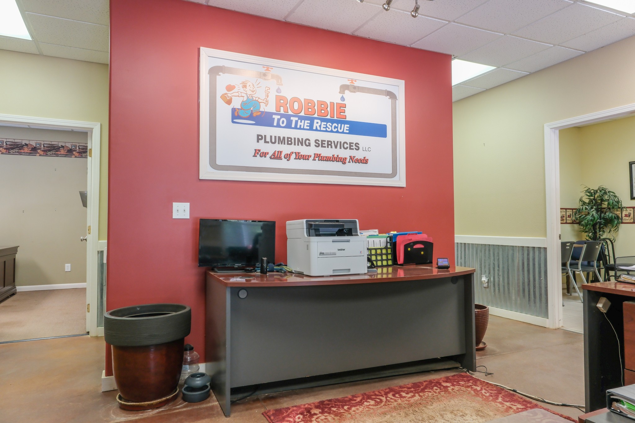 10610 Highway 79 Springville, TN 38256 - Photo 17 of 60 a room with furniture and flower pot