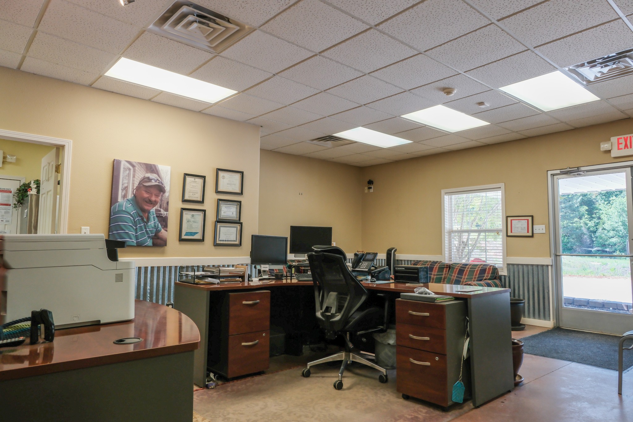 10610 Highway 79 Springville, TN 38256 - Photo 19 of 60 a view of a workspace with furniture