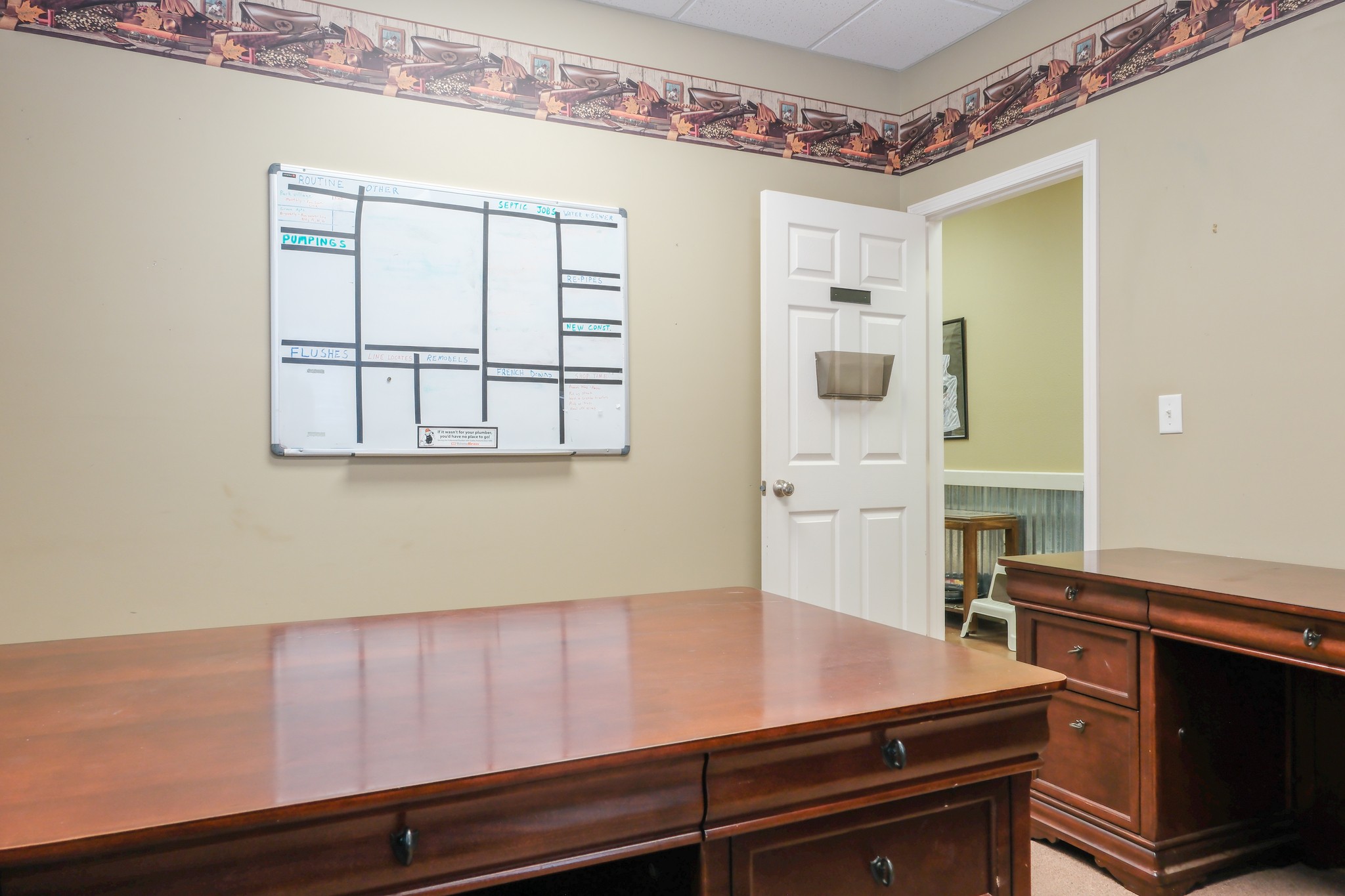 10610 Highway 79 Springville, TN 38256 - Photo 25 of 60 a room with a desk and chair