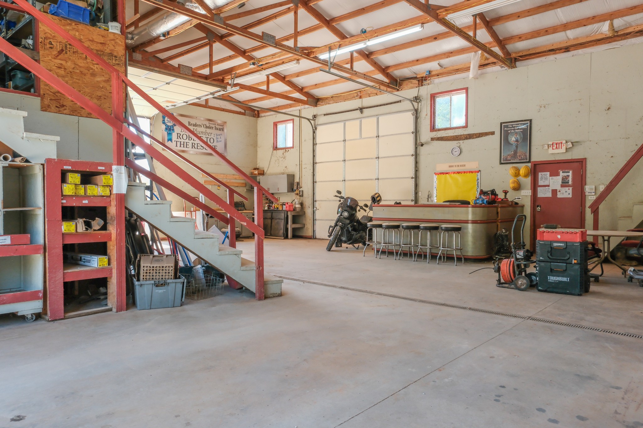 10610 Highway 79 Springville, TN 38256 - Photo 34 of 60 a view of a patio with table and chairs