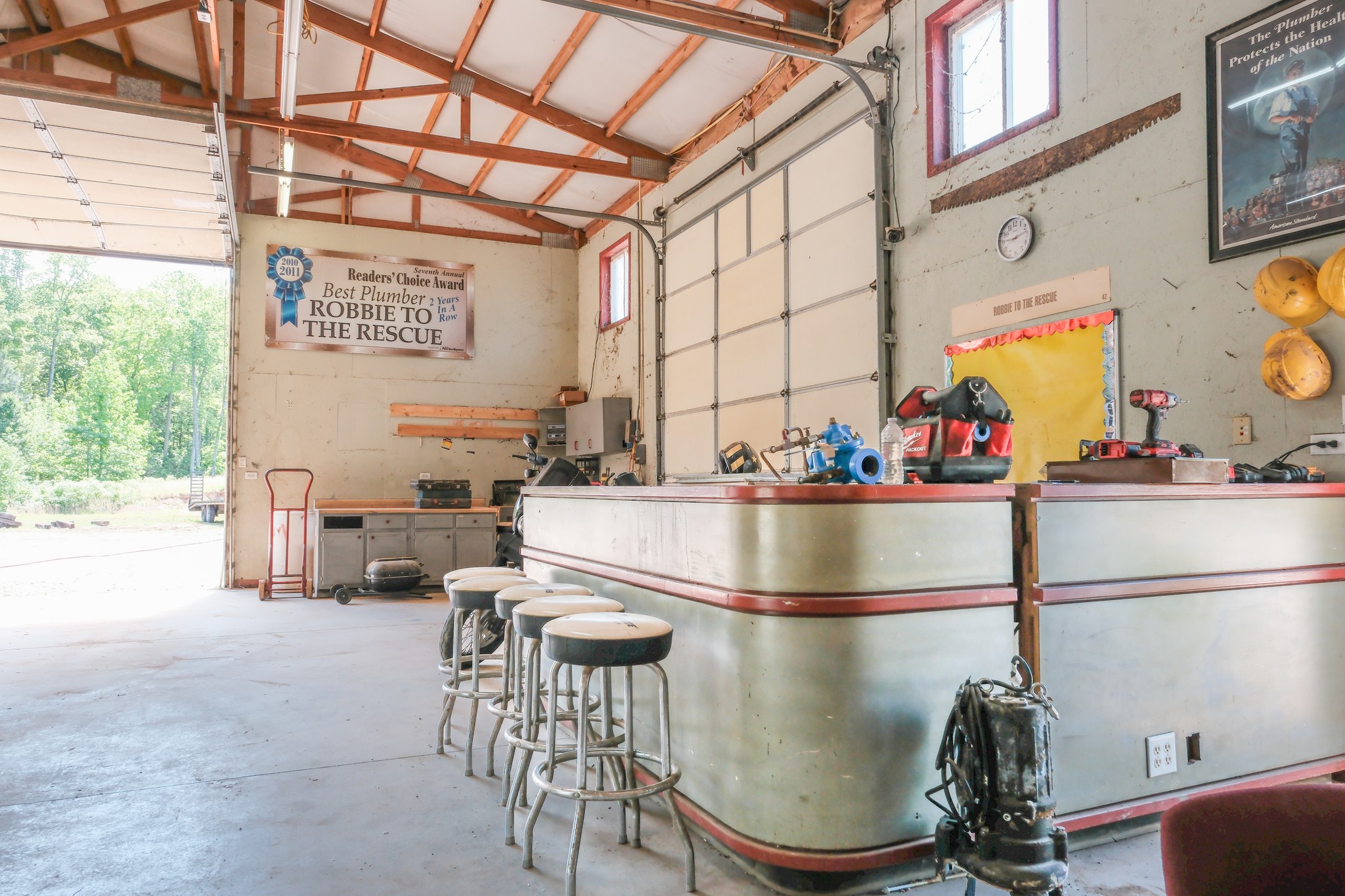 10610 Highway 79 Springville, TN 38256 - Photo 38 of 60 a room with musical instruments