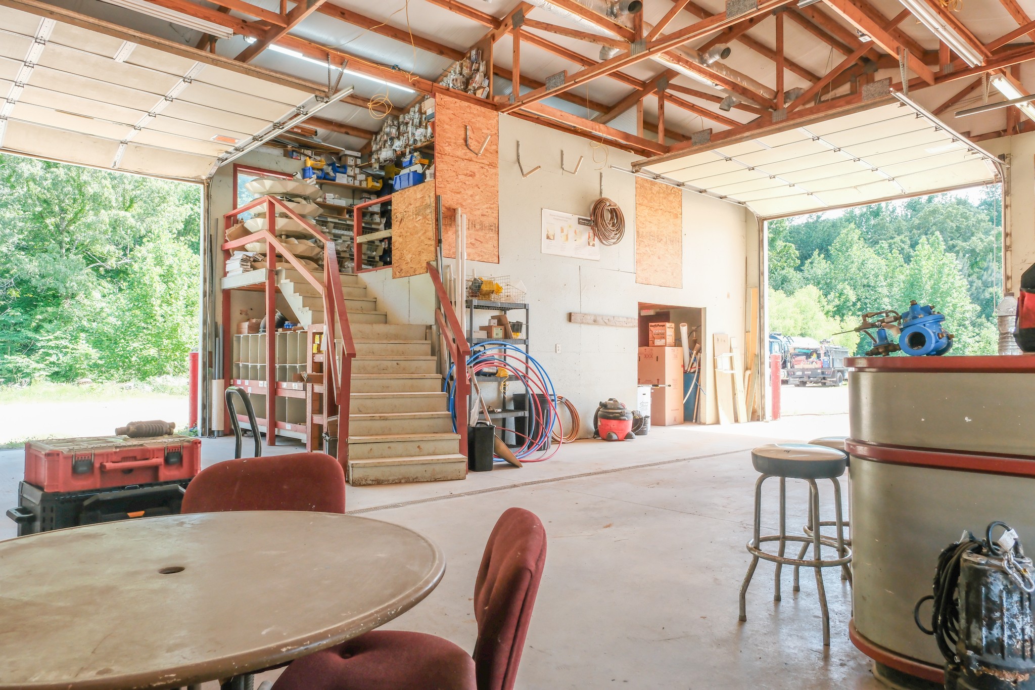 10610 Highway 79 Springville, TN 38256 - Photo 39 of 60 a view of a patio with table and chairs