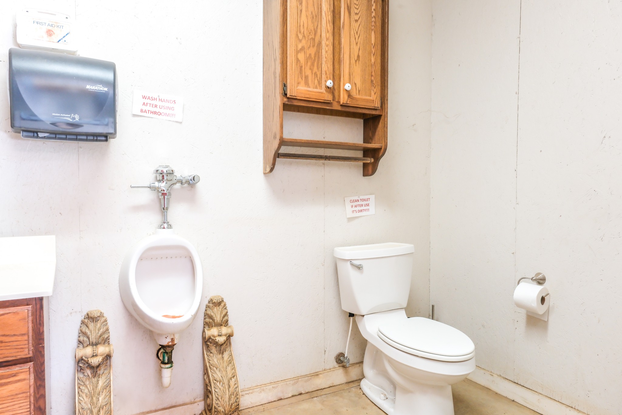 10610 Highway 79 Springville, TN 38256 - Photo 48 of 60 a bathroom with a toilet sink and mirror