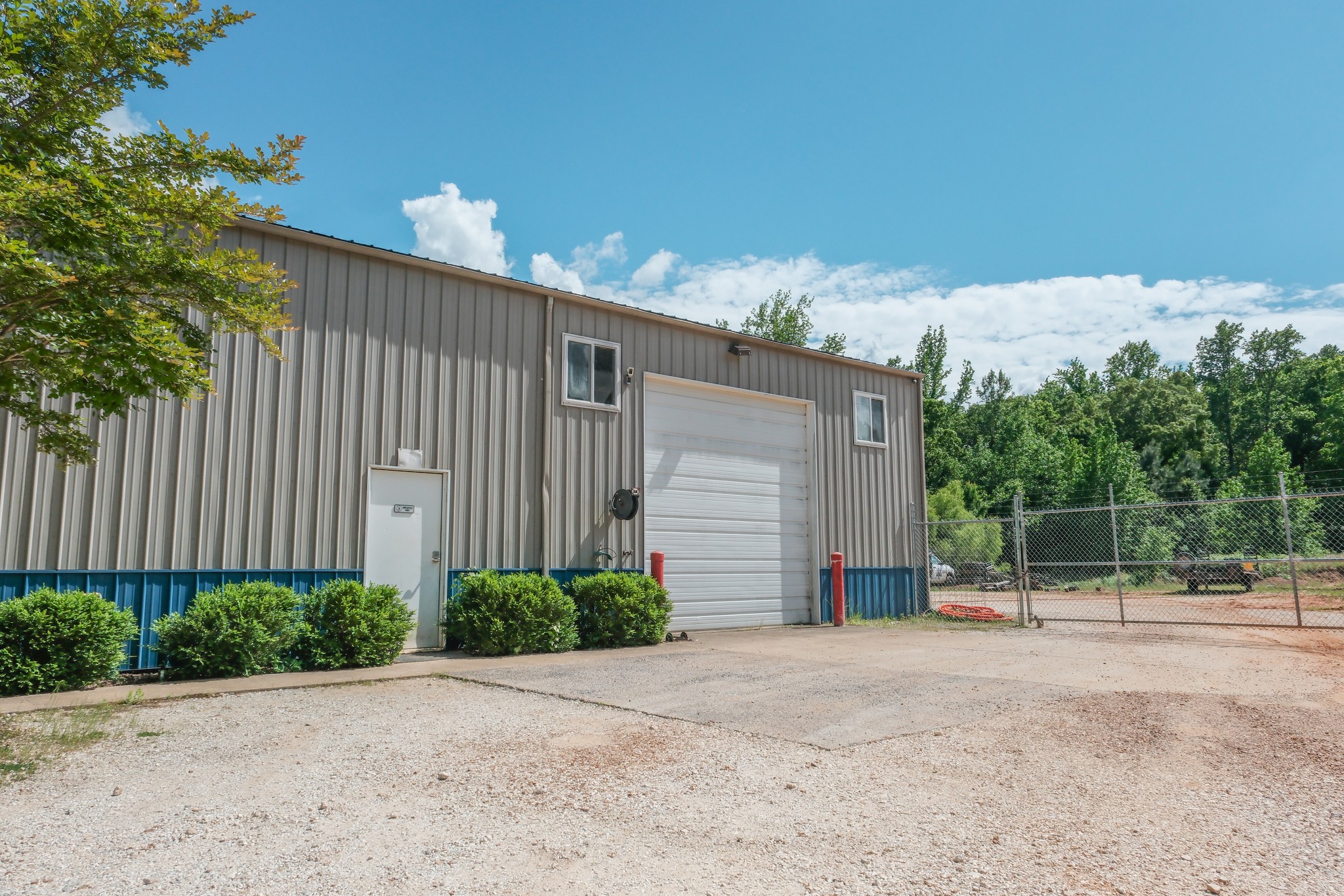 10610 Highway 79 Springville, TN 38256 - Photo 53 of 60 a view of a house with backyard and basketball court
