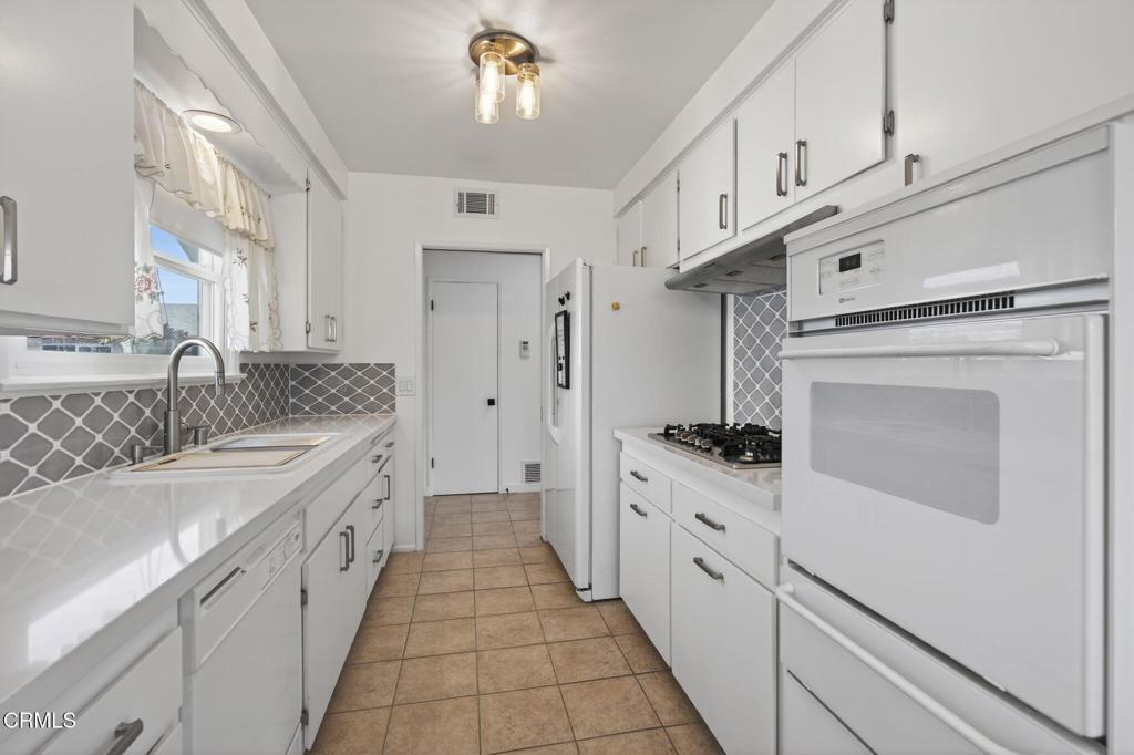 4716 South B Street Oxnard, CA 93033 - Photo 8 of 44 9