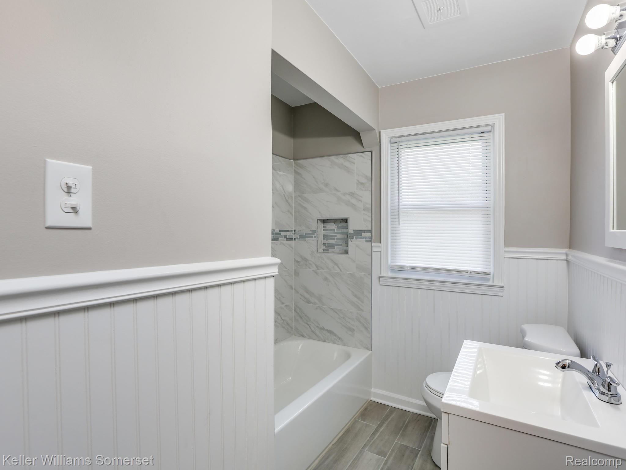 12804 Rosedale Street Southgate, MI 48195 - Photo 17 of 27 BATH