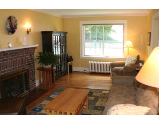 33 Merrill Road Watertown, MA 02472 - Photo 3 of 18