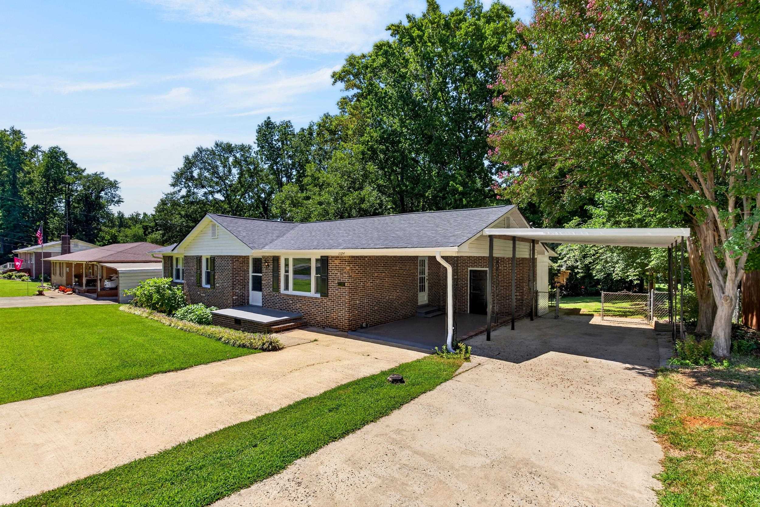 1104 South Limestone Street Gaffney, SC 29340 - Photo 5 of 35 Gallery Image 5
