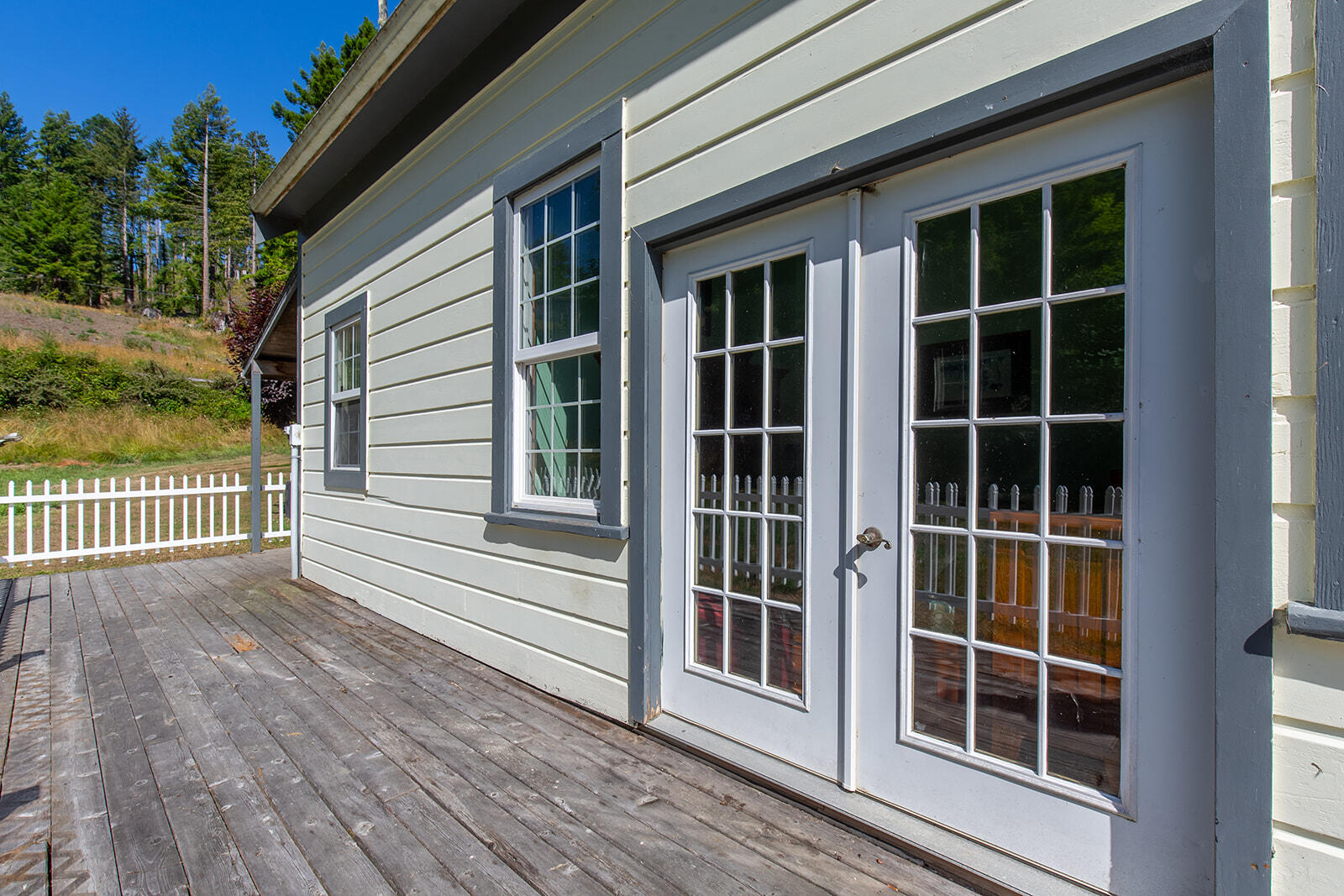8472 Elk River Road Eureka, CA 95503 - Photo 6 of 46