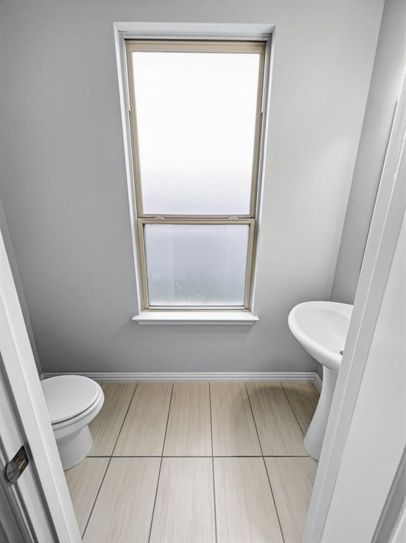 12632 Akenside Road Frisco, TX 75035 - Photo 14 of 40 a bathroom with a toilet