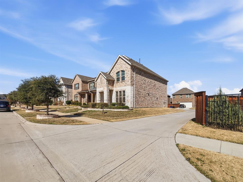 12632 Akenside Road Frisco, TX 75035 - Photo 3 of 40