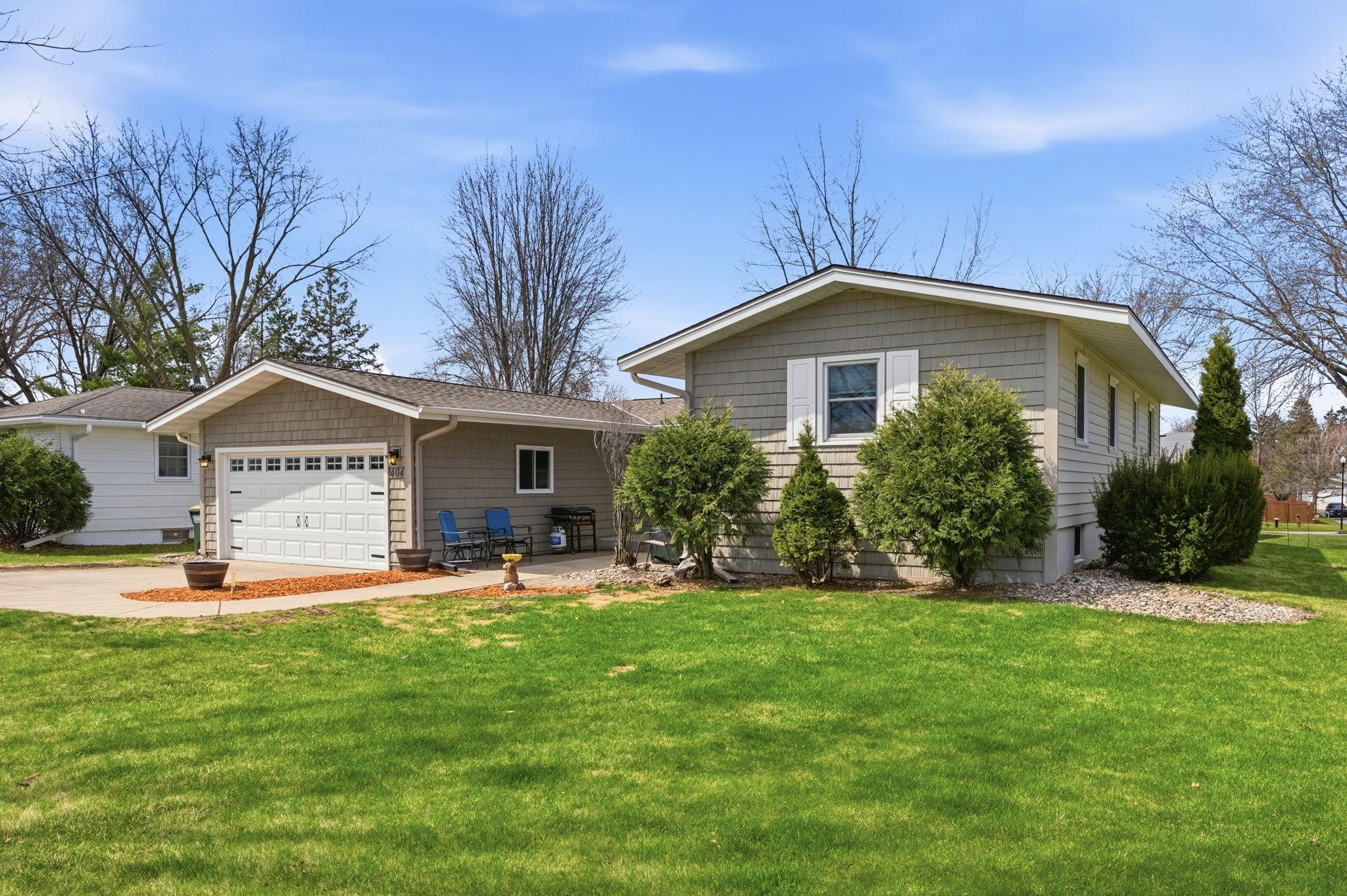 404 Larson Street Southwest Hutchinson, MN 55350 - Photo 2 of 32