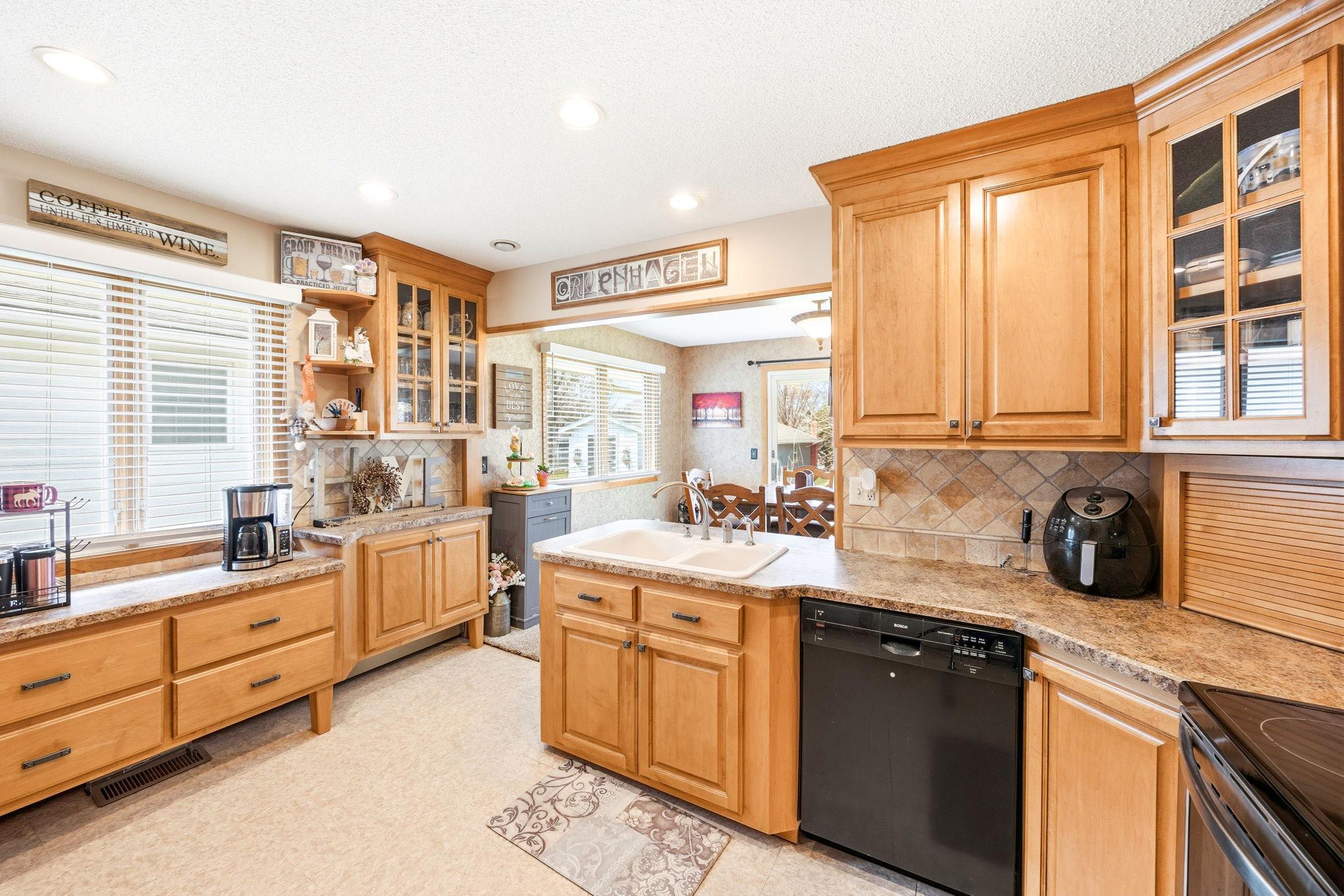 404 Larson Street Southwest Hutchinson, MN 55350 - Photo 8 of 32