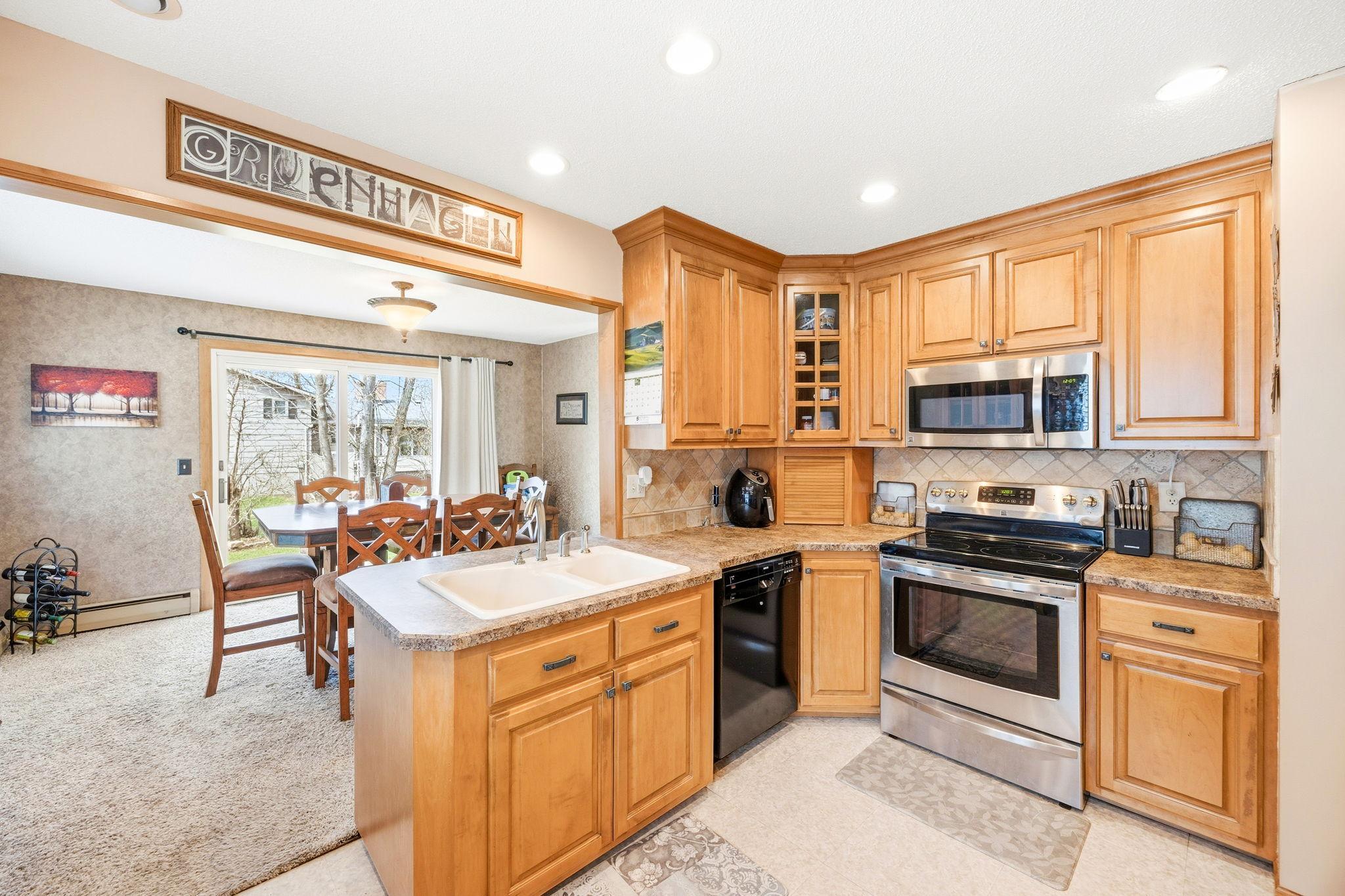 404 Larson Street Southwest Hutchinson, MN 55350 - Photo 9 of 32