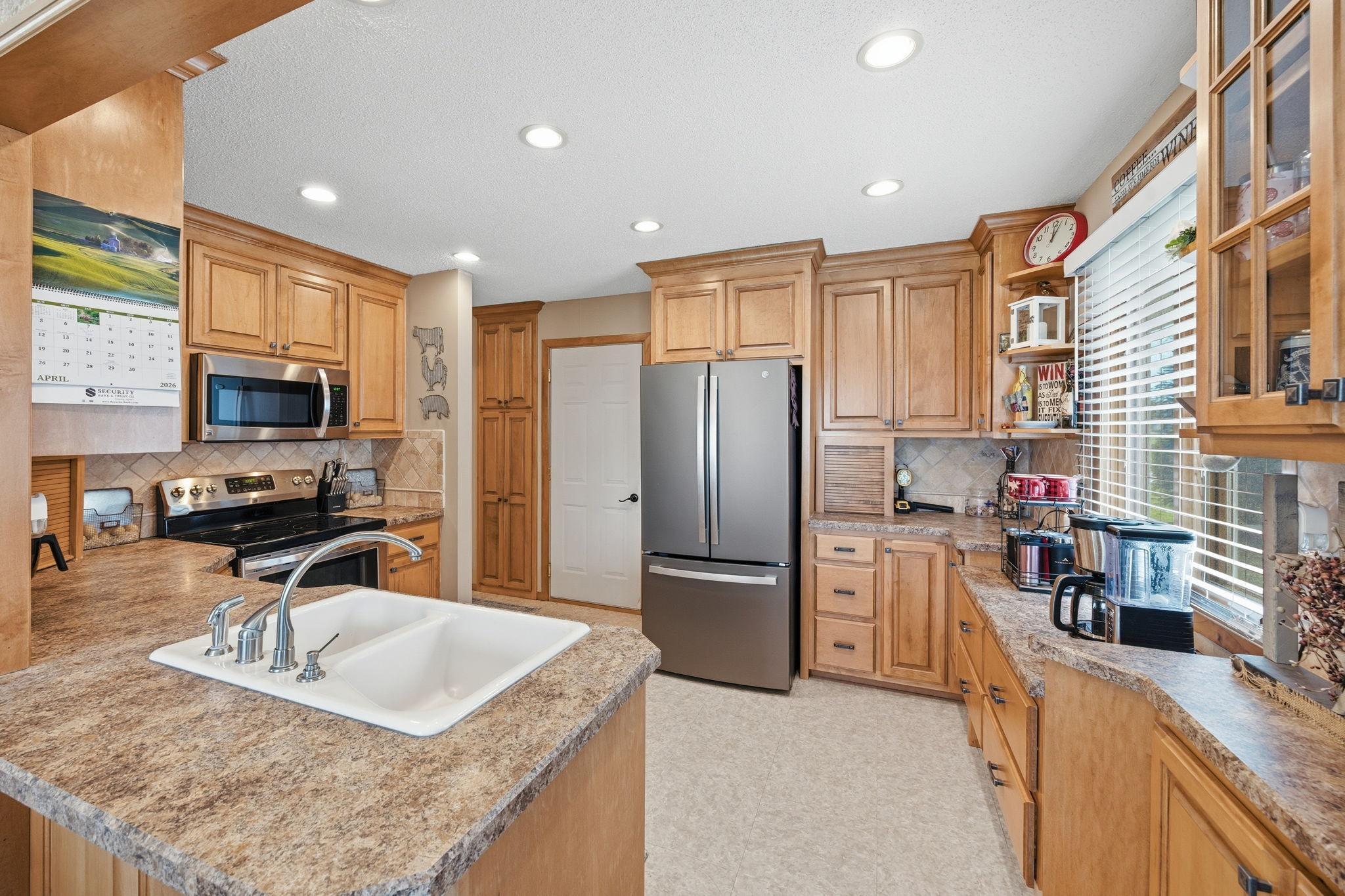 404 Larson Street Southwest Hutchinson, MN 55350 - Photo 10 of 32