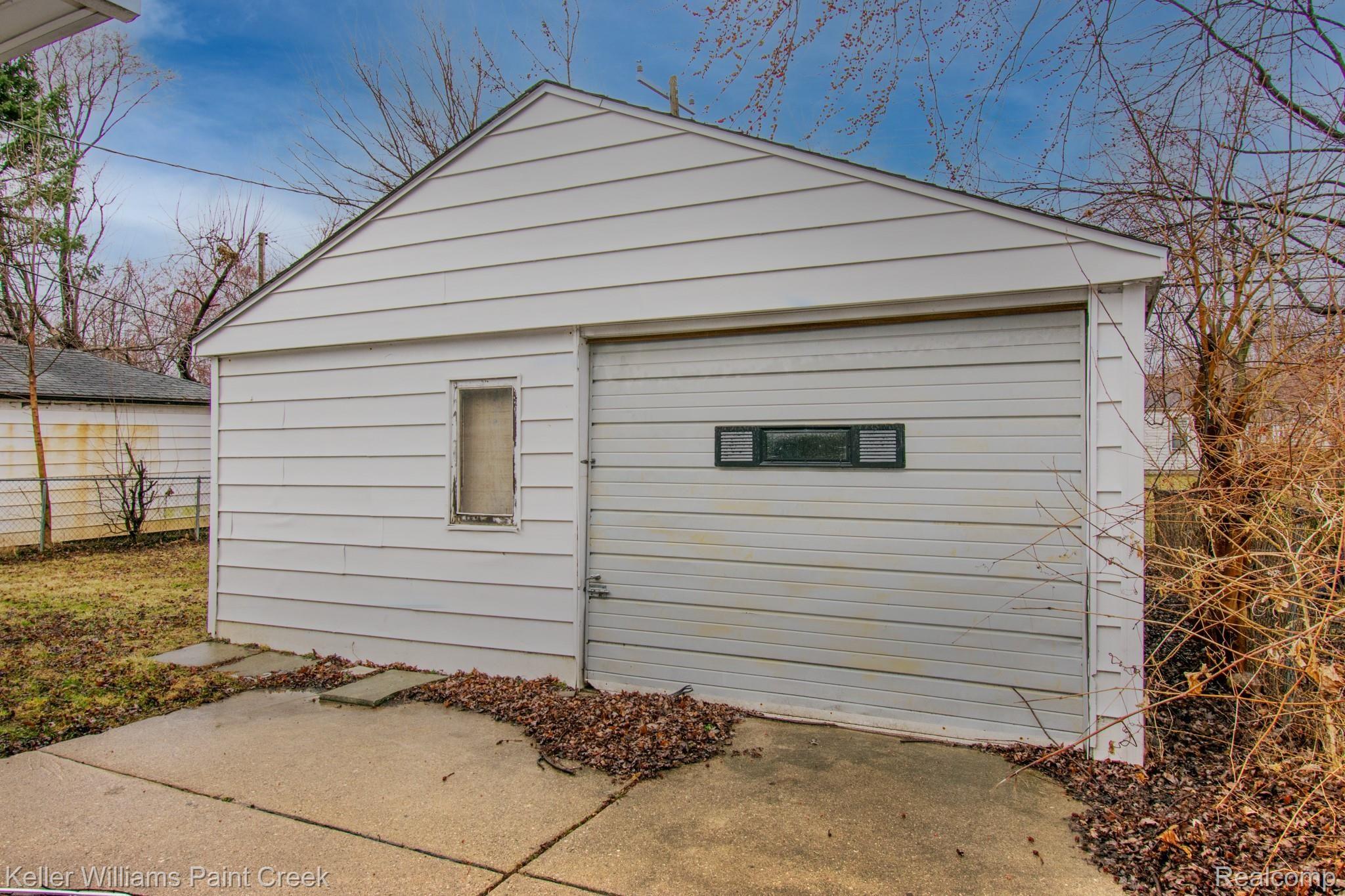 25665 Hayes Road Warren, MI 48089 - Photo 23 of 23 Garage