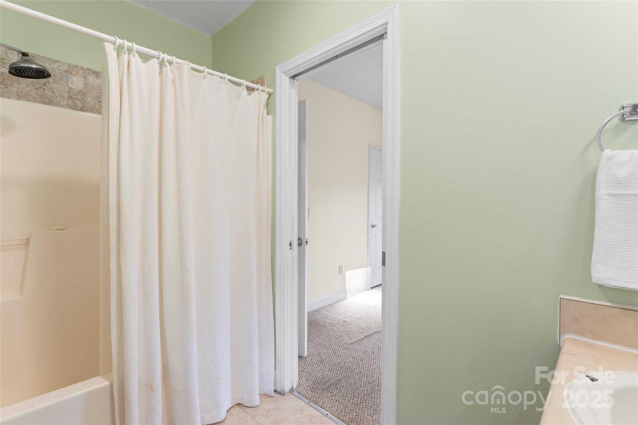 645 Chestnut Ridge Church Road Kings Mountain, NC 28086 - Photo 22 of 45 a bathroom with a shower and a tub