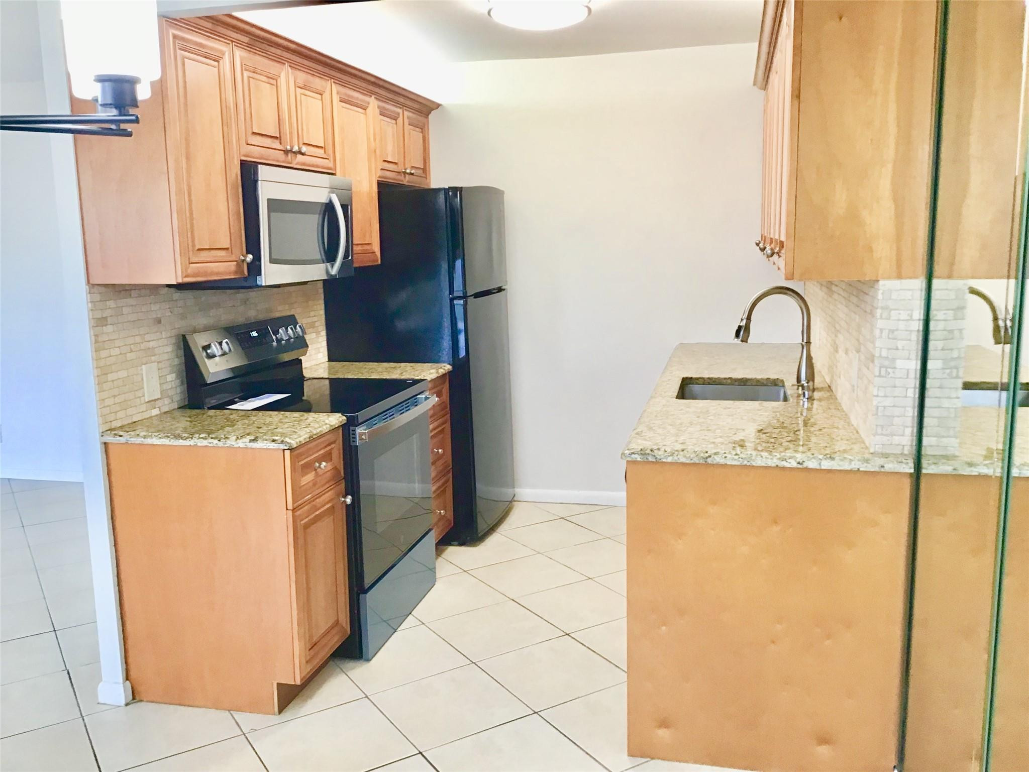 2035 Exeter, Unit 2035 Boca Raton, FL 33434 - Photo 5 of 35 Photo 5