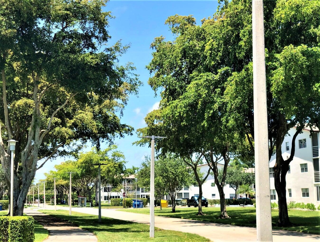 273 Mansfield H, Unit 273 Boca Raton, FL 33434 - Photo 26 of 33 Neighborhood Streetscape