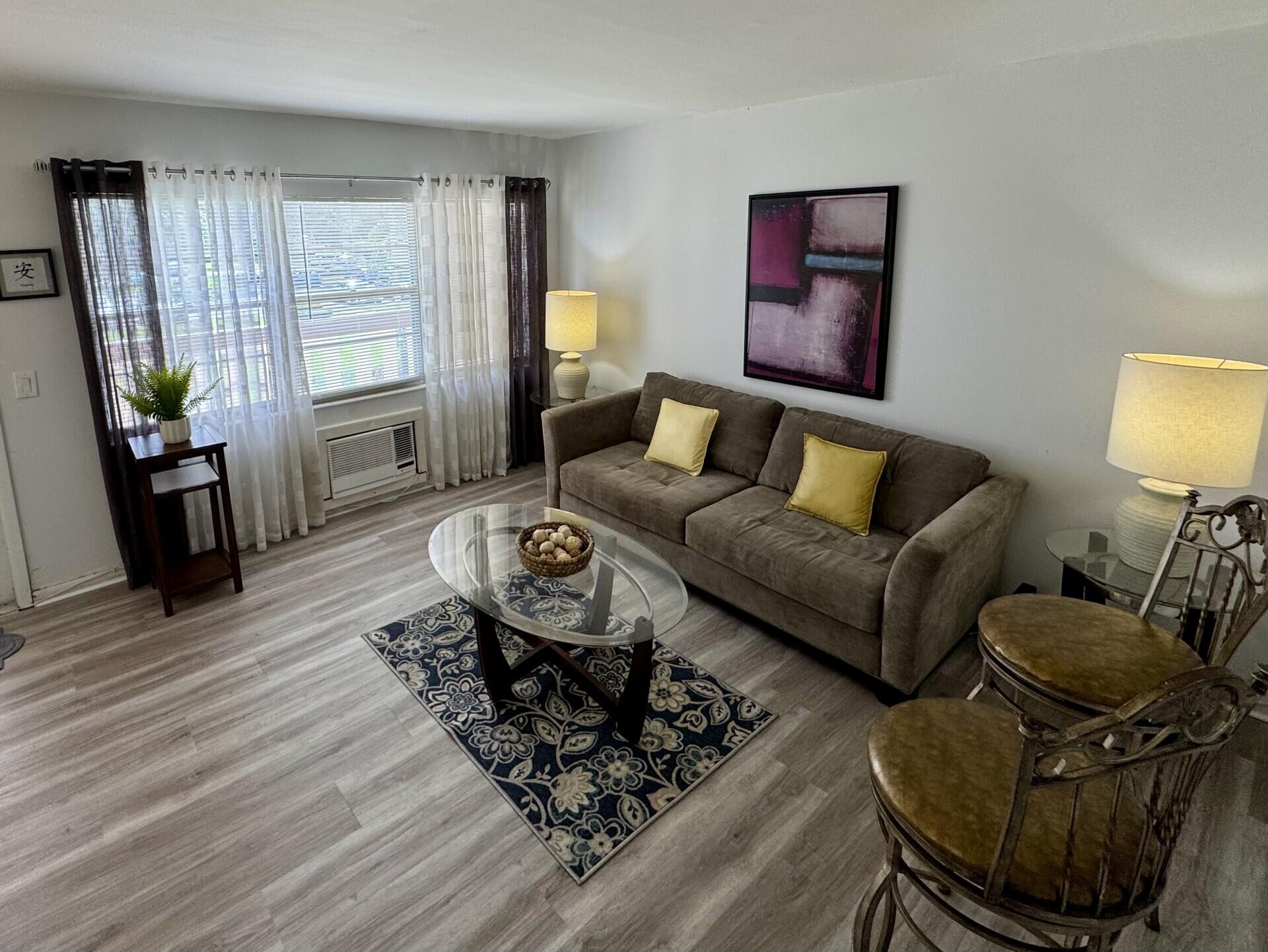 273 Mansfield H, Unit 273 Boca Raton, FL 33434 - Photo 6 of 33 Living Room