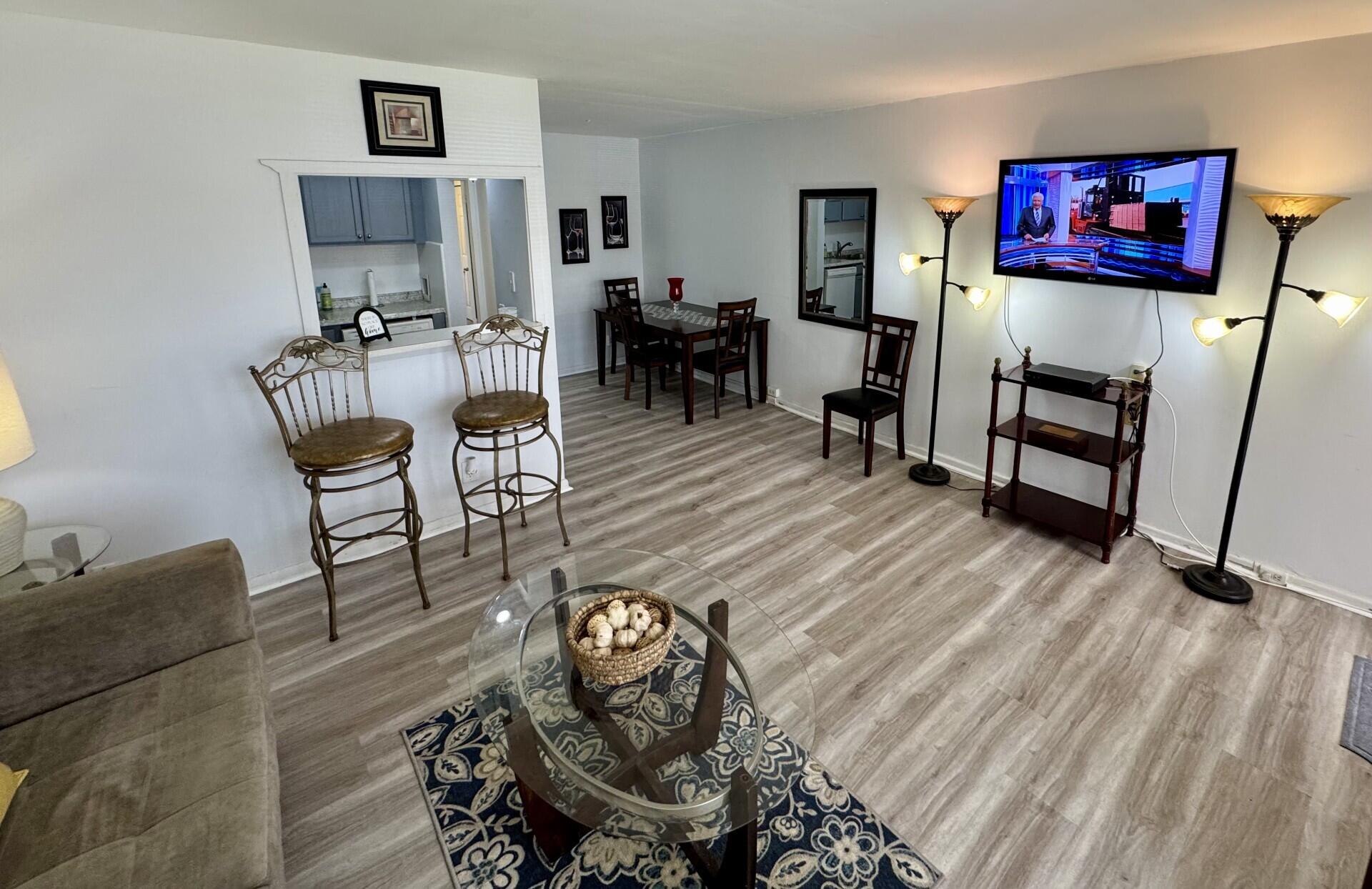 273 Mansfield H, Unit 273 Boca Raton, FL 33434 - Photo 7 of 33 Dining Kitchen