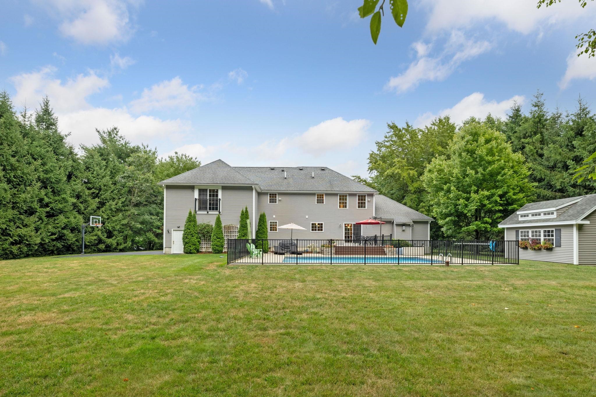 11 Gauthier Way Pelham, NH 03076 - Photo 13 of 40