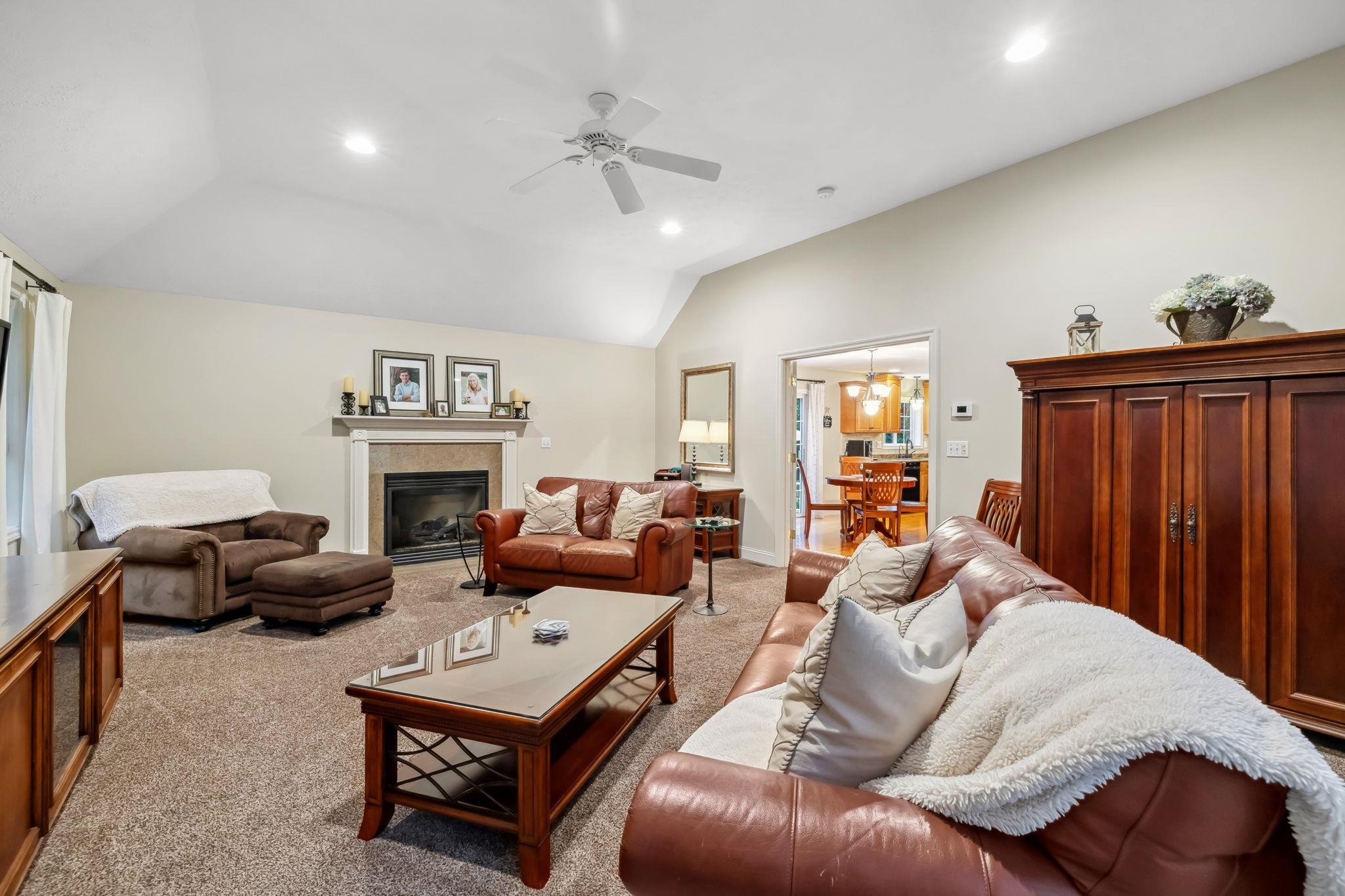 11 Gauthier Way Pelham, NH 03076 - Photo 14 of 40