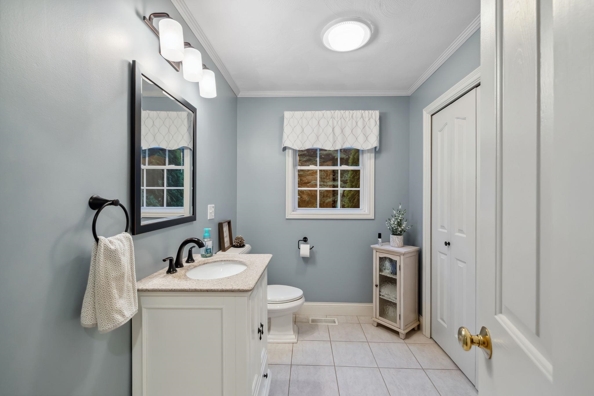 11 Gauthier Way Pelham, NH 03076 - Photo 15 of 40