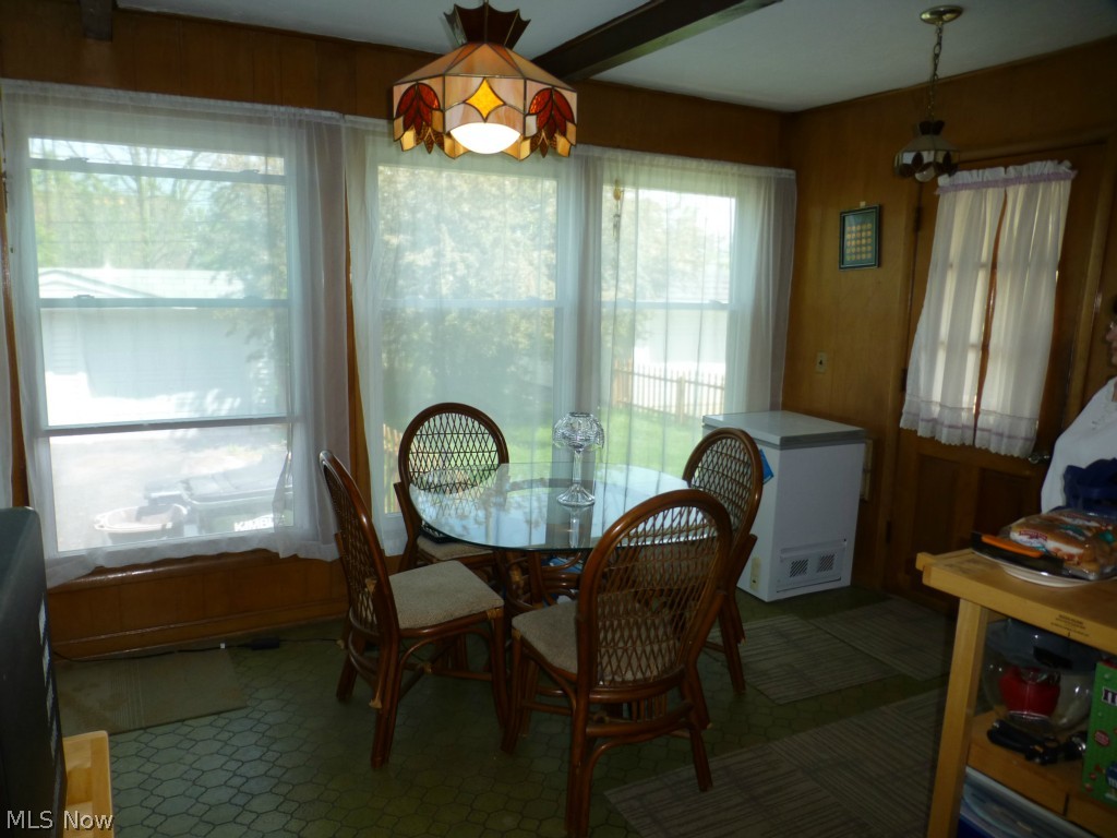 4135 Lambert Road Cleveland, OH 44121 - Photo 4 of 15