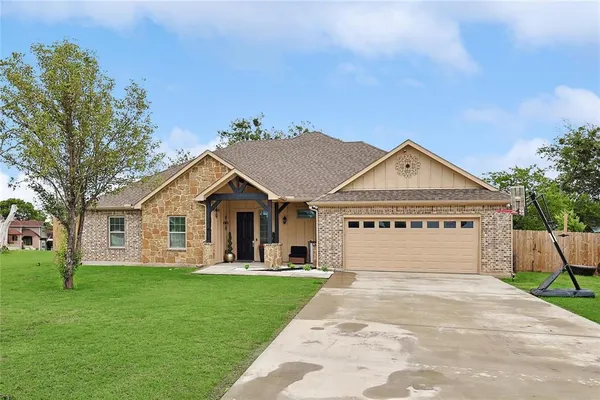 $2,600 | 342 West Huffman Street, Krum, TX 76249