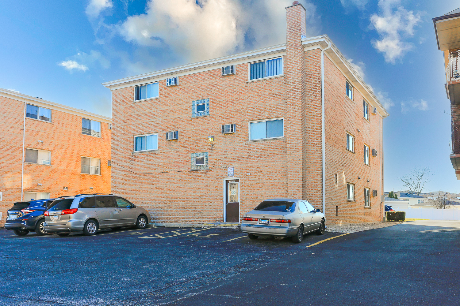 10321 Lyman Avenue Chicago Ridge, IL 60415 - Photo 4 of 29 Gallery Image 4