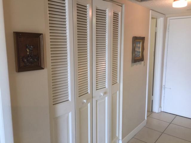 9355 Southwest 8th Street, Unit 421 Boca Raton, FL 33428 - Photo 11 of 14 FOYER