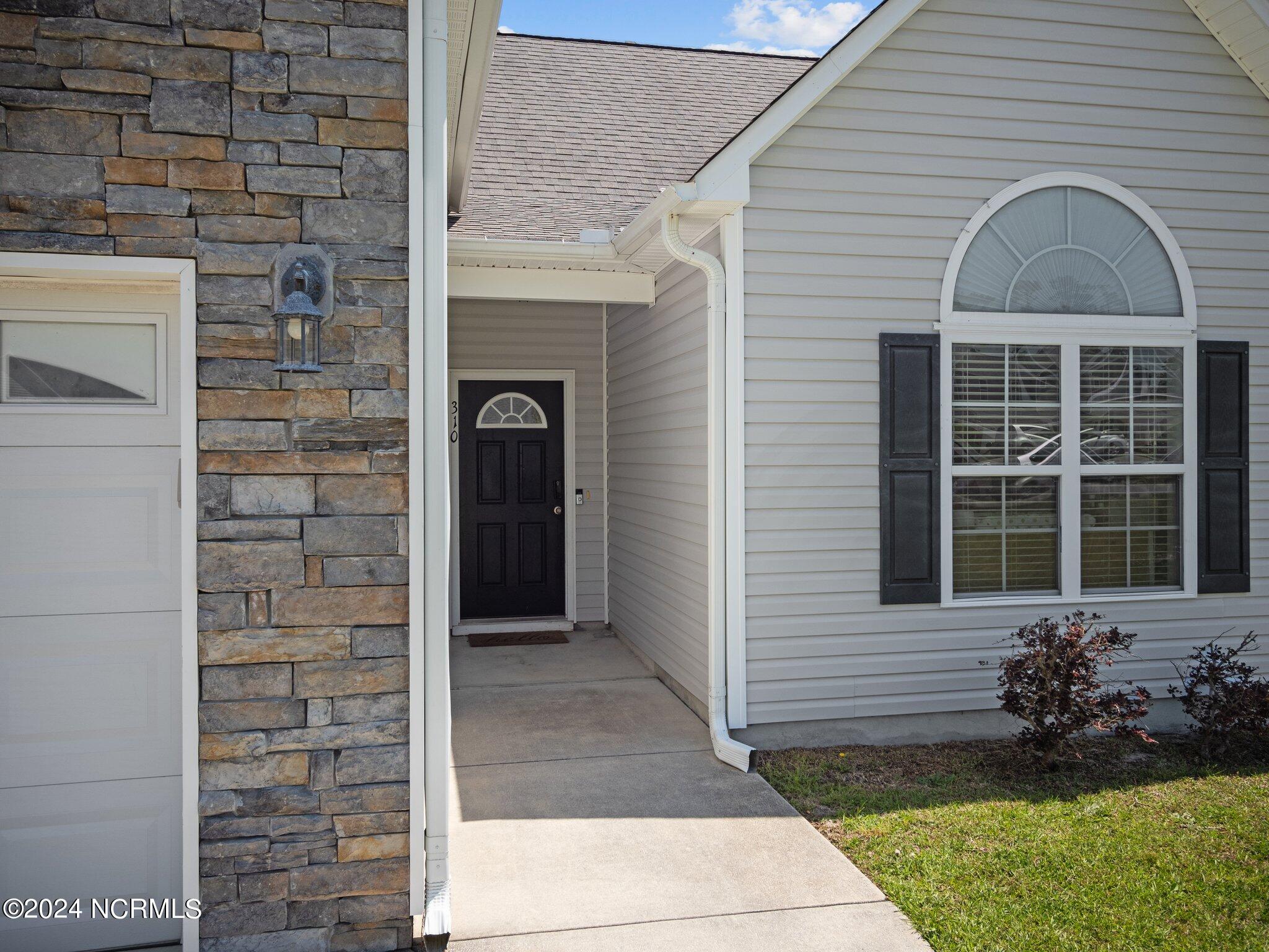 310 Inverness Drive Hubert, NC 28539 - Photo 4 of 50 3-web-or-mls-P4295182