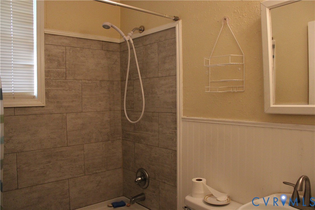 902 Hampton Road Petersburg, VA 23805 - Photo 4 of 9 Full bath downstairs