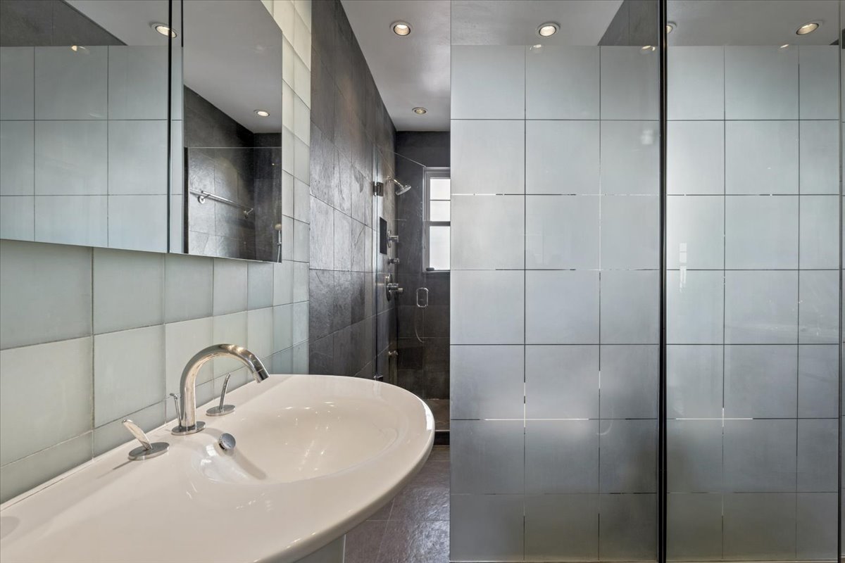 707 West Jr Terrace, Unit 10 Chicago, IL 60613 - Photo 32 of 42