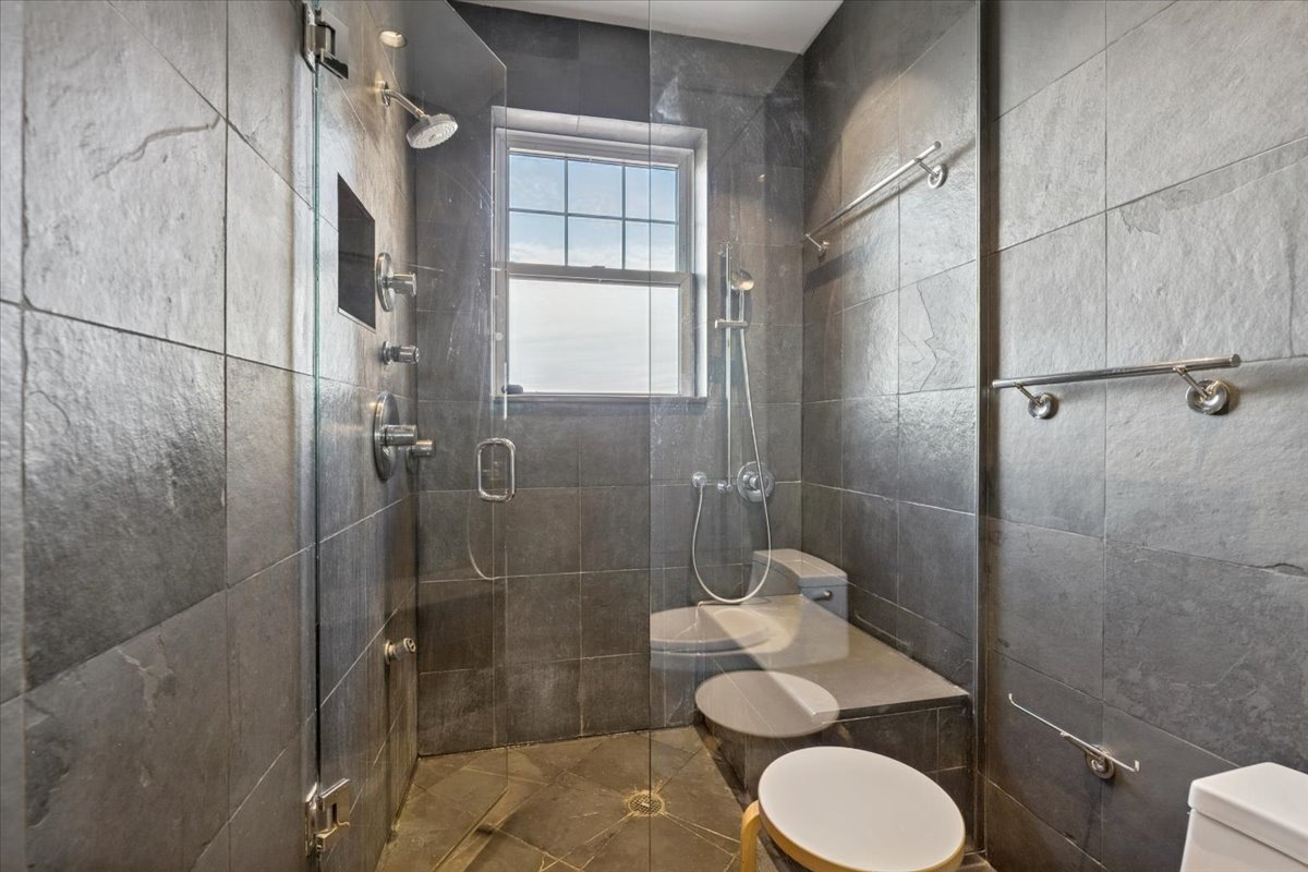 707 West Jr Terrace, Unit 10 Chicago, IL 60613 - Photo 33 of 42