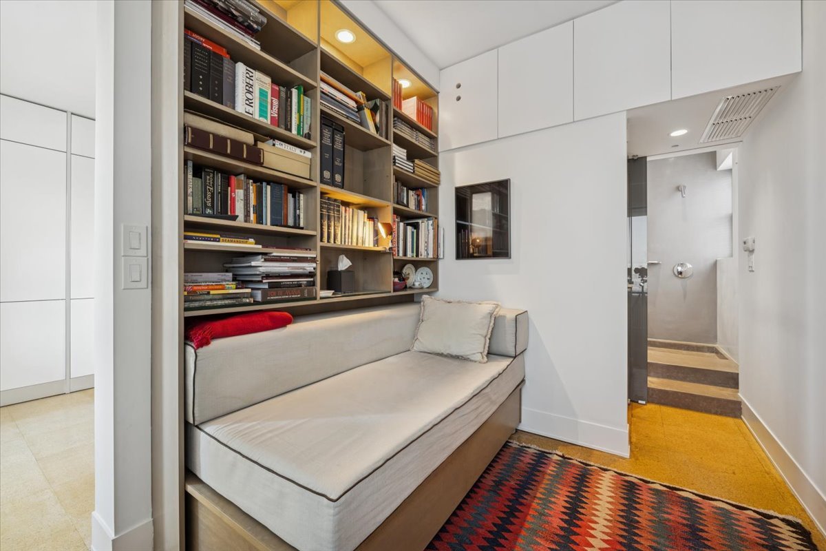 707 West Jr Terrace, Unit 10 Chicago, IL 60613 - Photo 35 of 42
