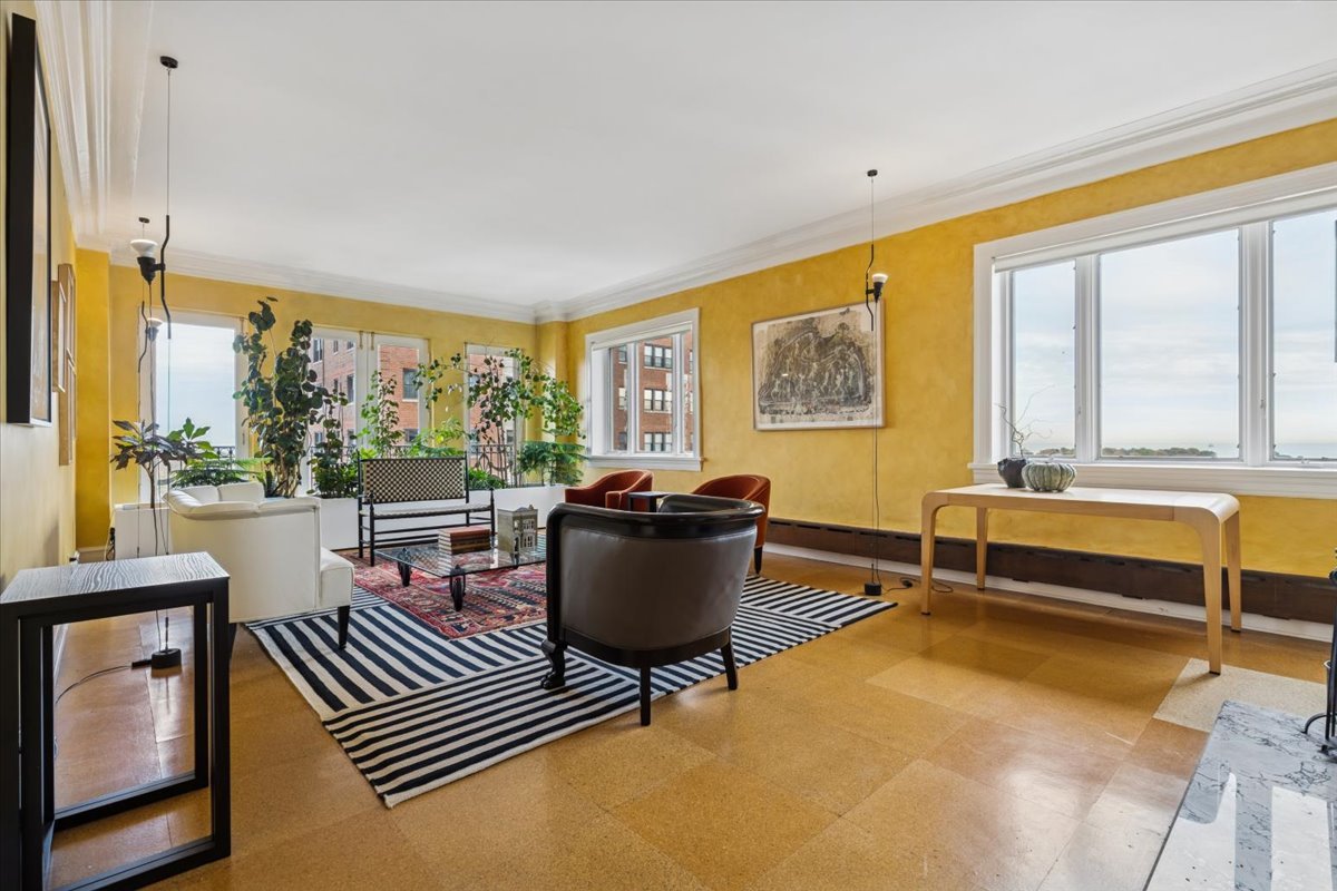 707 West Jr Terrace, Unit 10 Chicago, IL 60613 - Photo 7 of 42