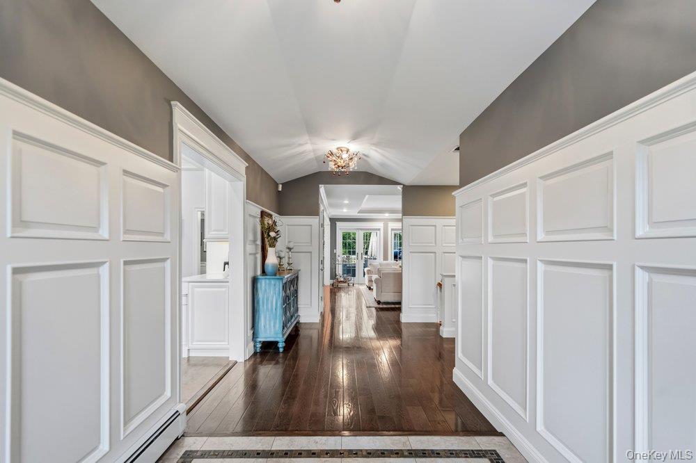 6 Colonial Gate Plainview, NY 11803 - Photo 4 of 45
