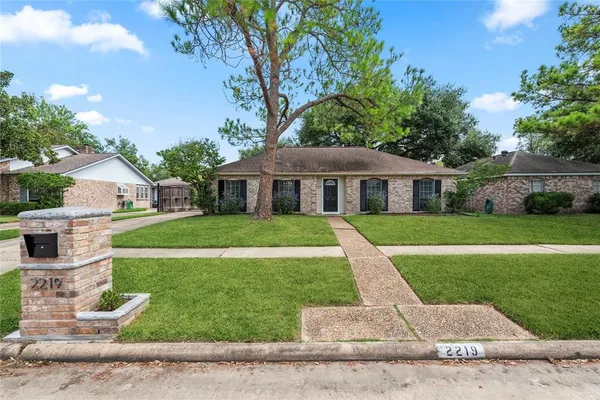 $2,300 | 2219 Briarview Drive, Houston, TX 77077