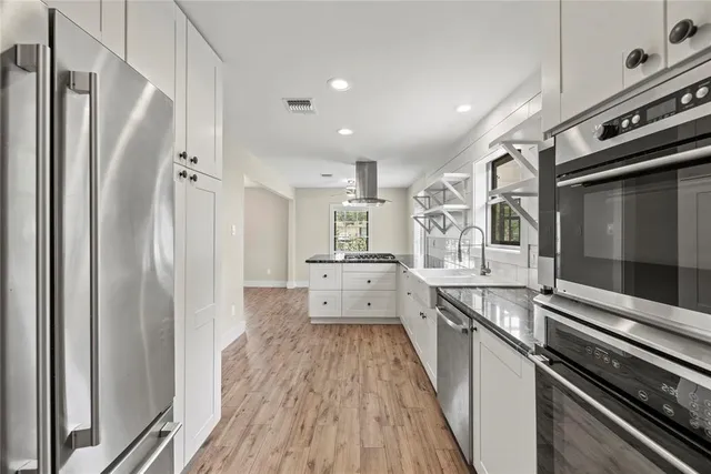 $2,400 | 2219 Briarview Drive, Houston, TX 77077